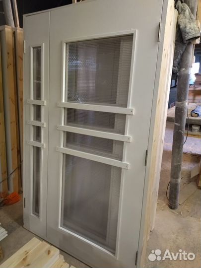 Дверь строительная