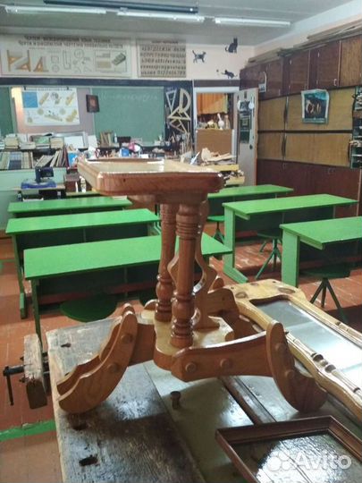 Столик и зеркало ручная работа