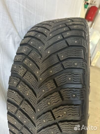 Michelin Agilis X-Ice North 235/45 R18