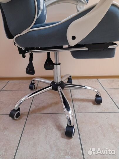 Игровое компьютерное кресло геймерское