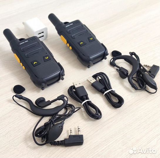 Рация-радиостанция в комплекте с наушниками