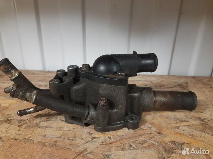 Корпус термостата QG15 Ниссан