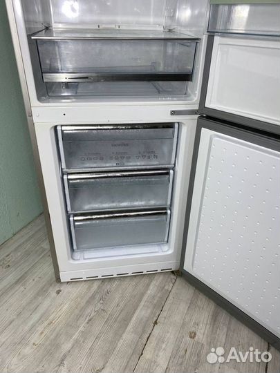 Холодильник Siemens