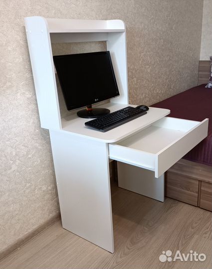 Компьютерный стол «Бейсик» (белый)