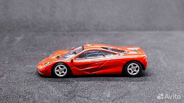 Mini gt McLaren F1 RED