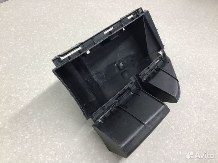 Кронштейн заднего бампера правый Volvo XC90 2002-2