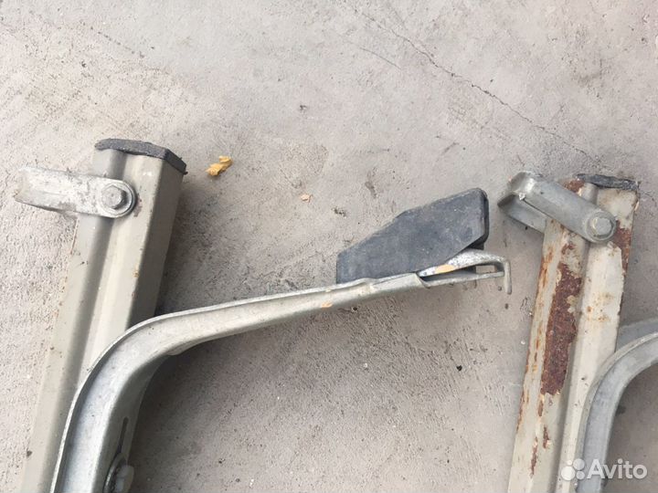 Универсальный багажник на водостоки