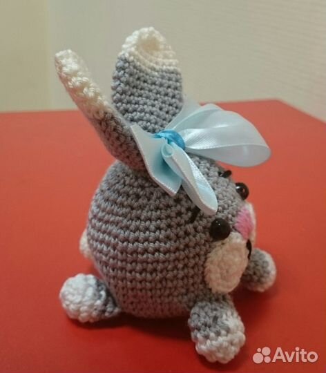 Вязаные игрушки ручной работы котик и зайка