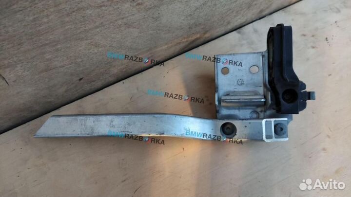 Крепление кассеты радиаторов правое нижнее BMW 7