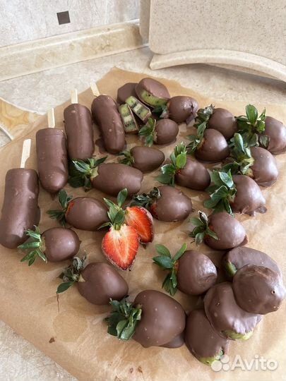 Клубника в шоколаде на 14 февраля на 8 марта