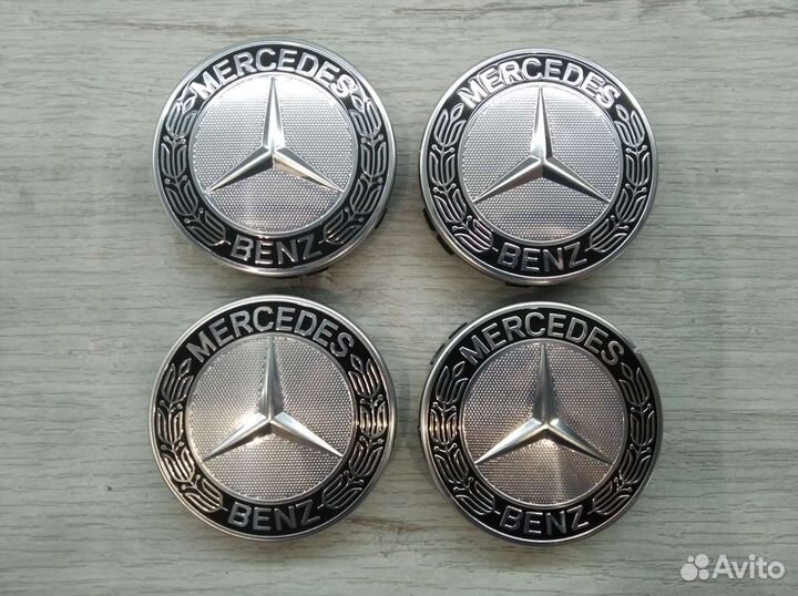 Колесные колпачки Mercedes с черной окантовкой