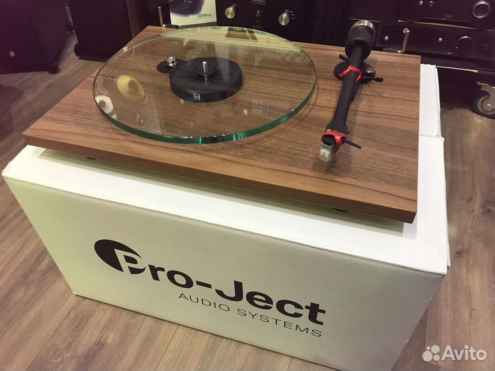 PRO-ject T2 (rainier) walnut