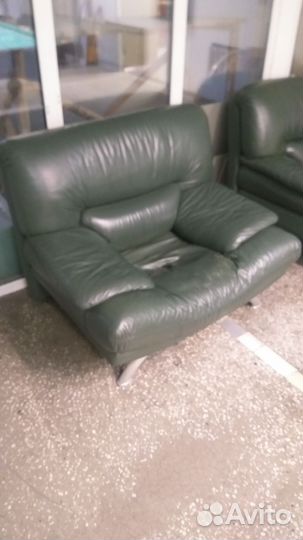 Кожаный диван и кресла