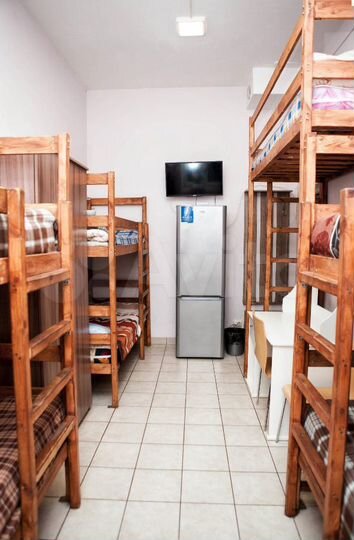 Комната 28 м² в 5-к., 1/1 эт.