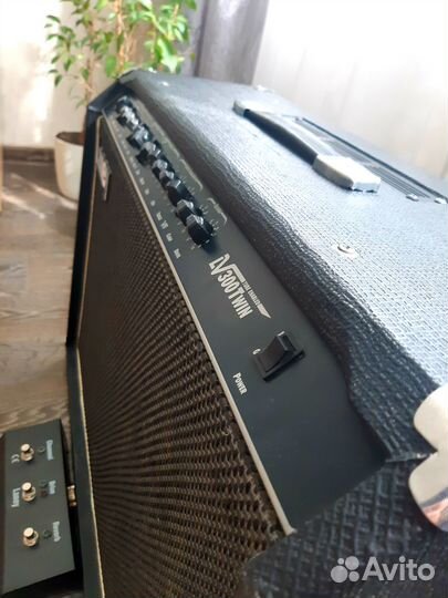 Комбоусилитель Laney LV300 twin tube enabled,120Вт