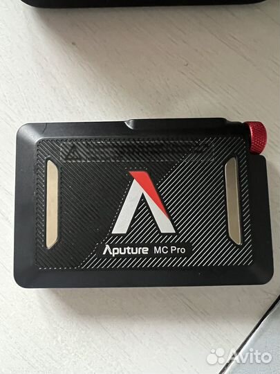 Портативный свет Aputure mc pro