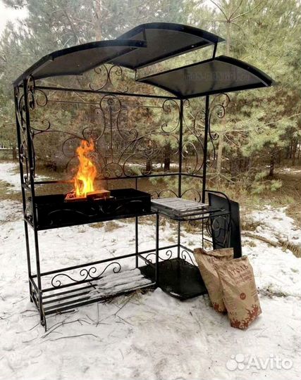 Мангал с крышей