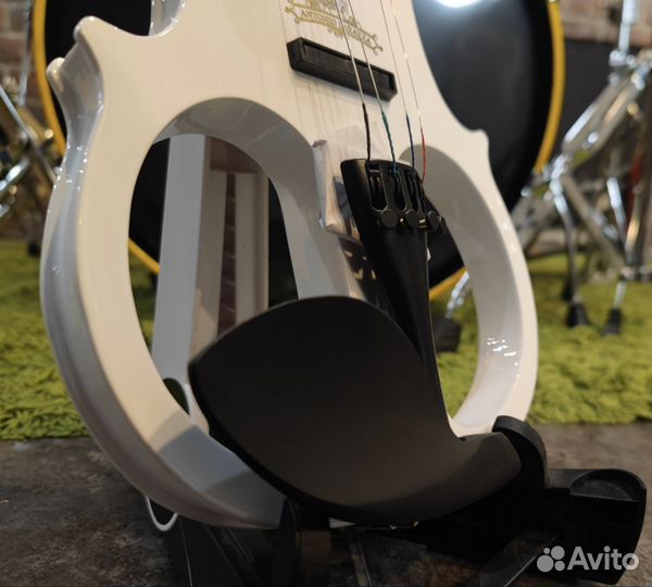 Электроскрипка с аксессуарами