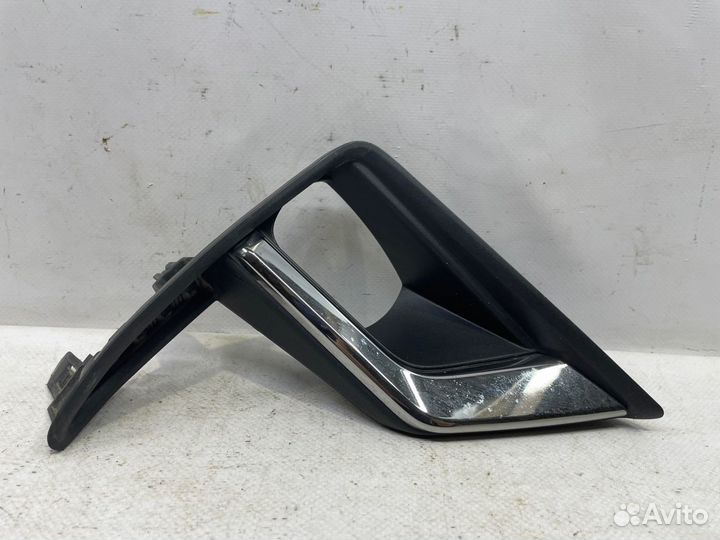 Накладка птф передняя правая Toyota Land Cruiser