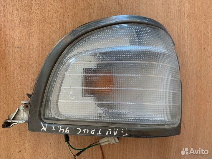 Указатель поворота передний правый Toyota Lite Ace