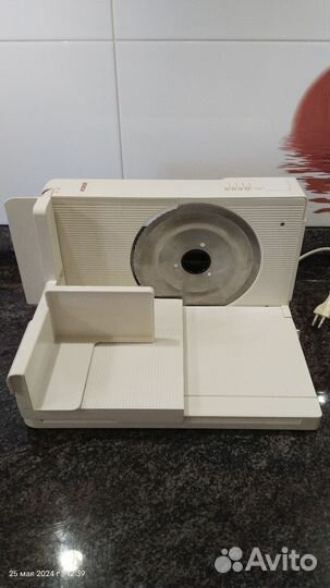 Ломтерезка,слайсер экектрический 