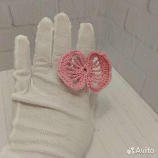 Резинка для волос с бантиком из пряжи