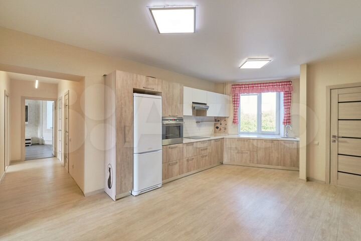 3-к. квартира, 93,3 м², 2/10 эт.