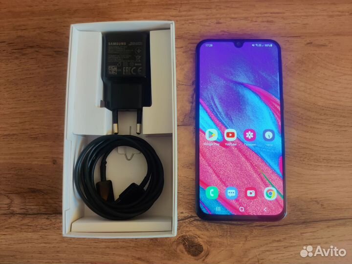 Samsung Galaxy A40, 4/64 ГБ