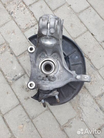 Поворотный кулак передний правый Volkswagen Passat