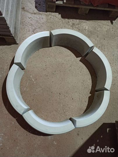 Клумбы для цветов и деревьев из бетона