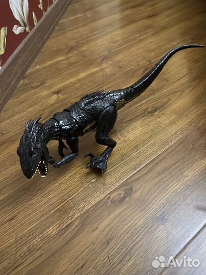Игрушечный динозавр