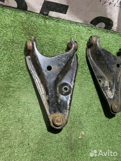 Передние рычаги Renault Logan 1