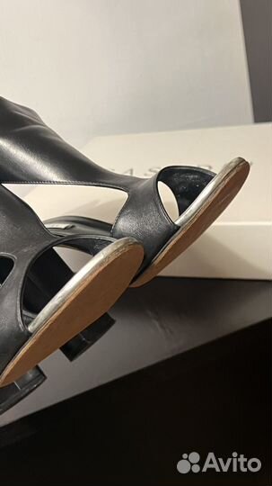 Босоножки на высоком каблуке 40