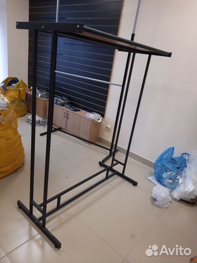 Стойка - вешало для одежды с верхней полкой