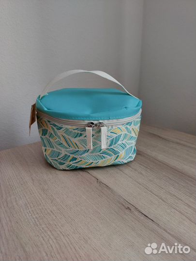 Косметичка yves rocher новая большая с ручкой