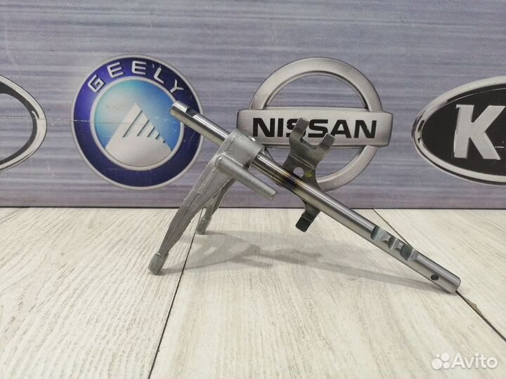 Вилка пятой передачи переключения скорости Renault