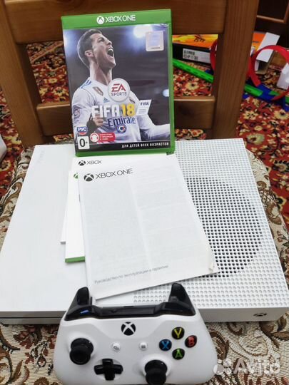 Xbox One s 1000 GB, и 324 игры