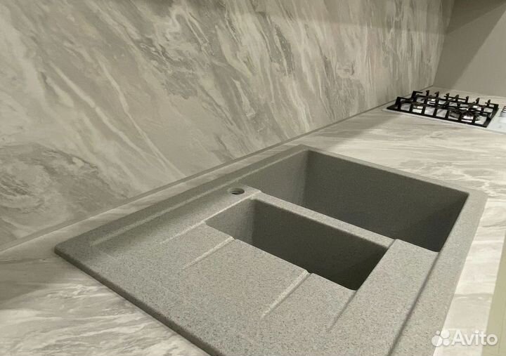 Прямой кухонный гарнитур современный