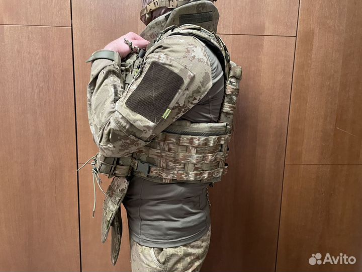 Плитник с подсумками и защиты шеи