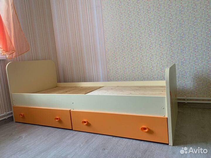 Комплект детской мебели, детская комната