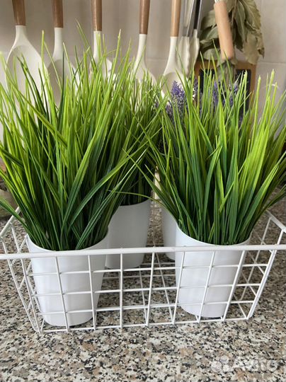 Искусственное растение в кашпо