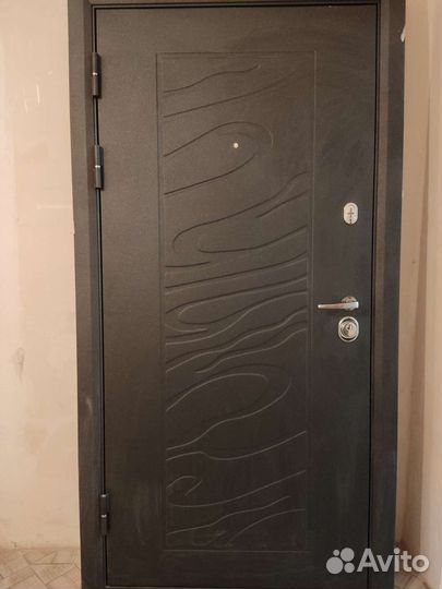 Дверь входная металлическая новая