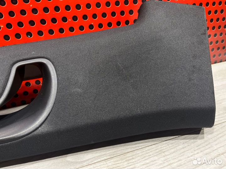 Обшивка стойки задней правой Porsche Cayenne 958