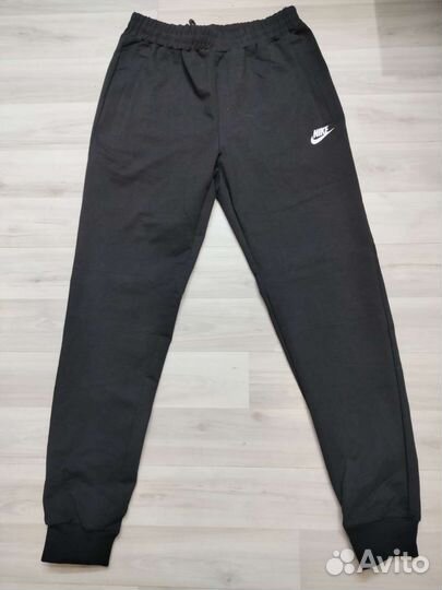 Спортивный женский костюм Nike