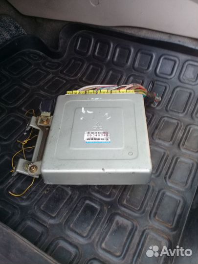 Блок управления двс Mitsubishi MD348849