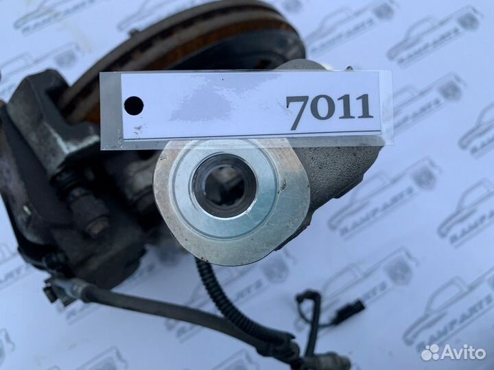 Кулак поворотный левый