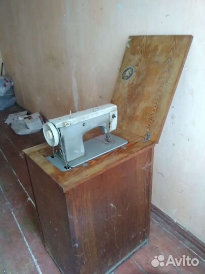 Швейная машина Чайка 3