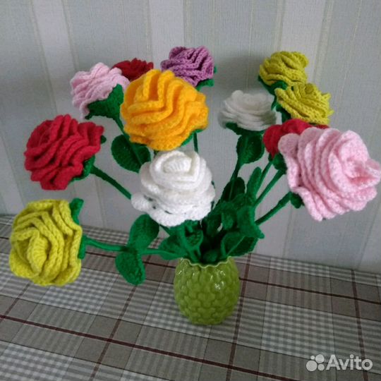 Вязаные розы
