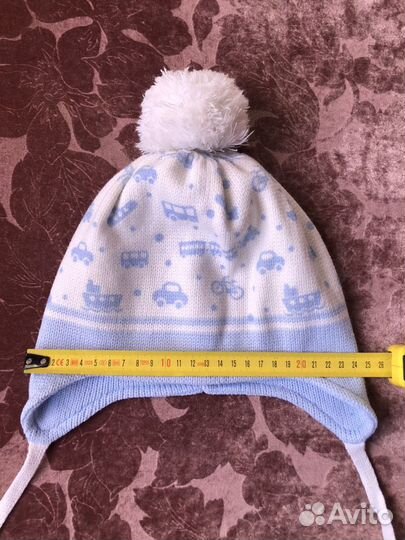 Вязаные шапочки с помпонами