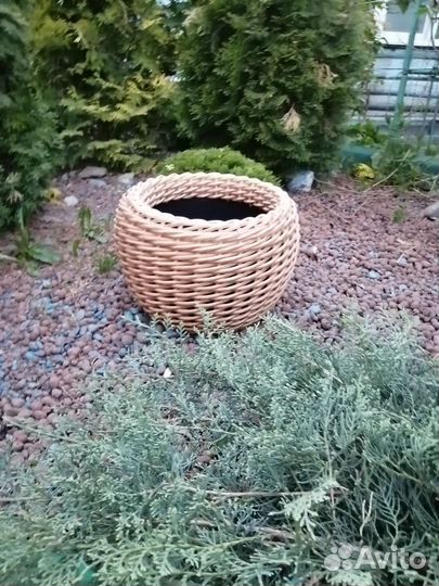 Кашпо из полиротанга